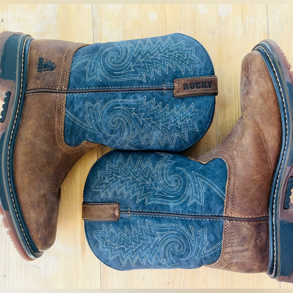 Boys Rocky Cowboy Boots Size 4M. Almost like New